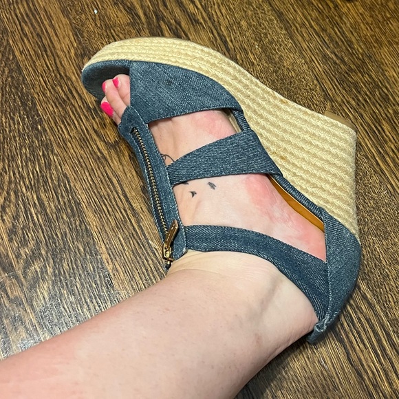 Michael Korrs Denim with gold zip wedges! Size 9! - Picture 4 of 7